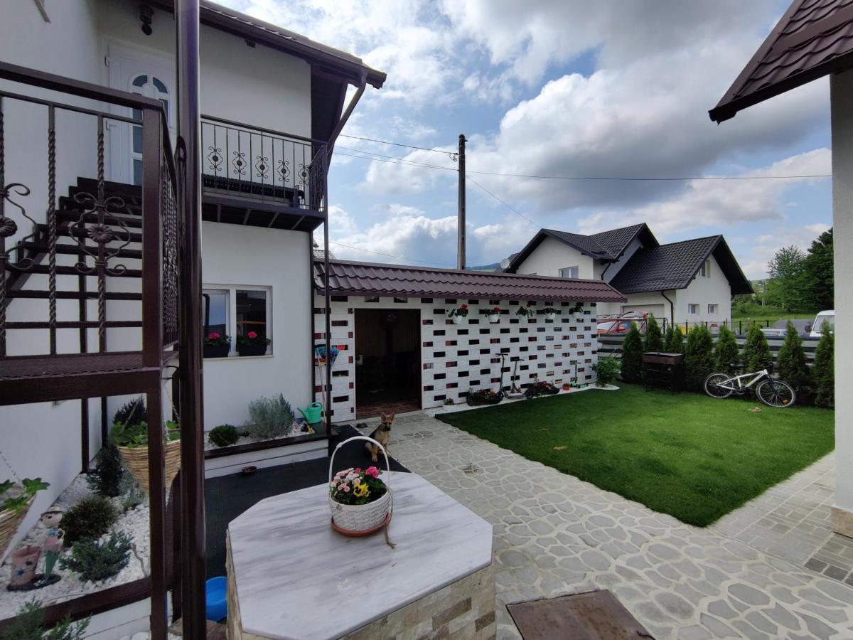 Vizuina Lupului Gura Humorului Exterior foto