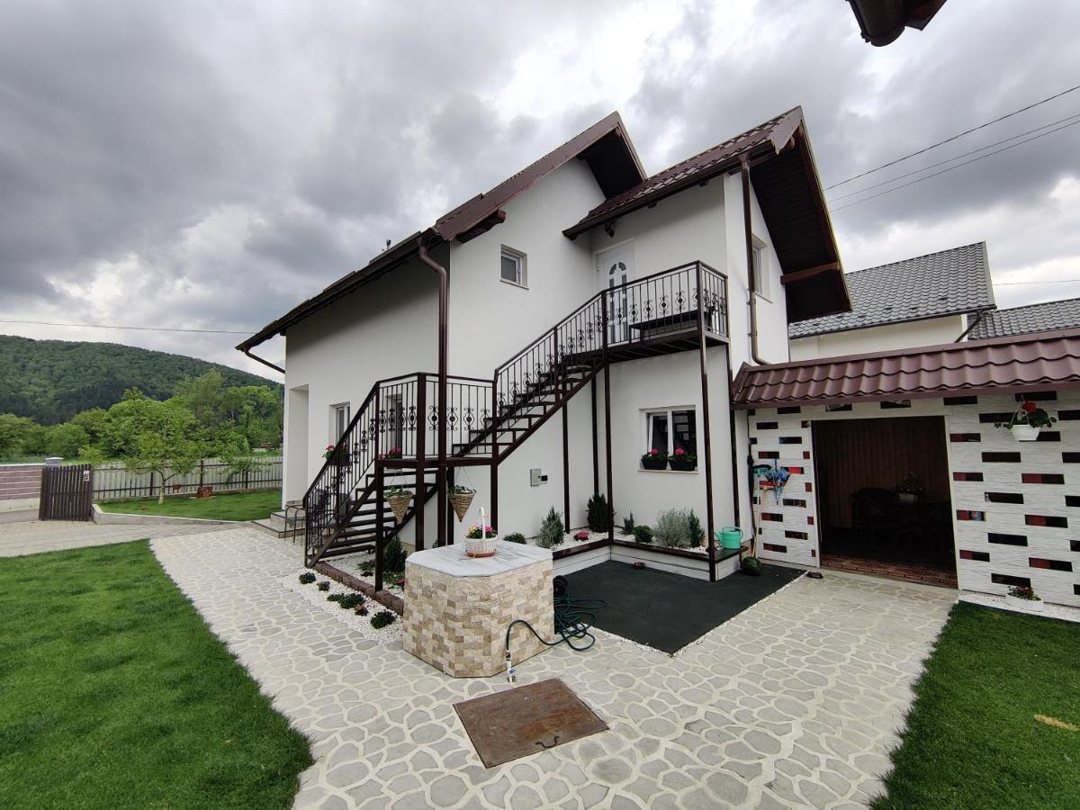 Vizuina Lupului Gura Humorului Exterior foto